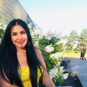 Meet your Posher, Adela